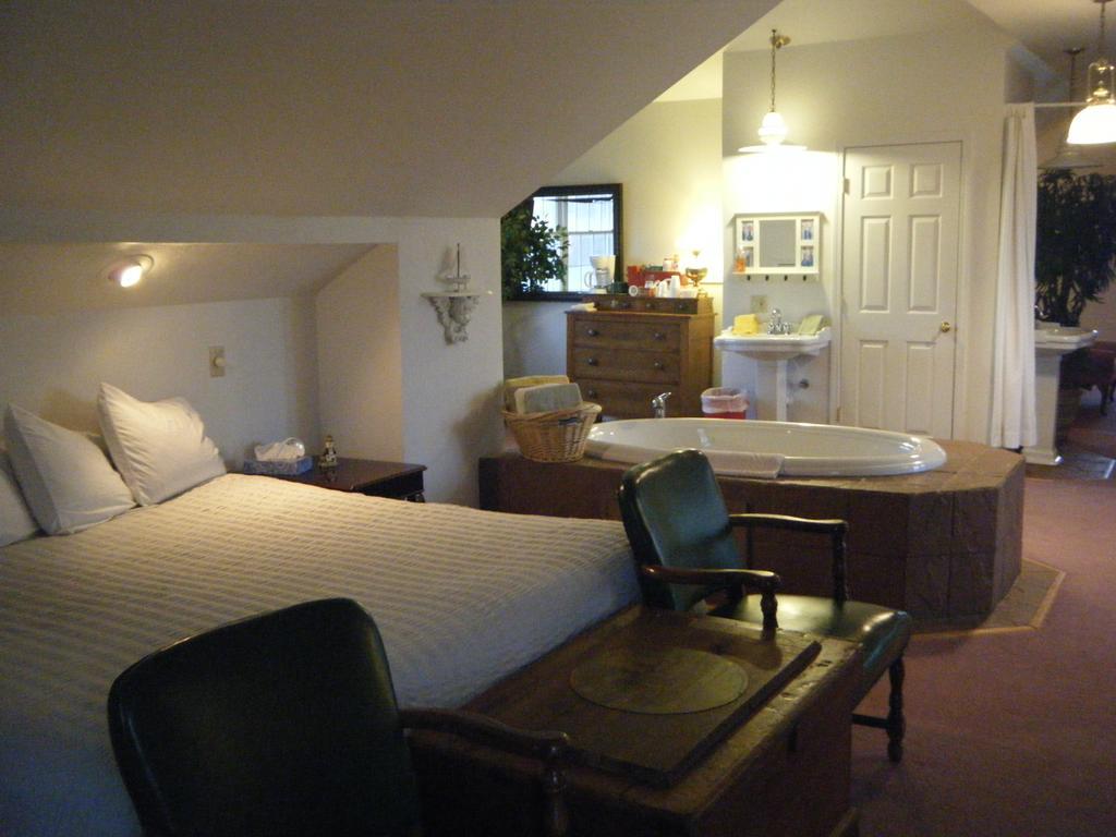 Harbor Haus Inn & Suites Hermann Room photo